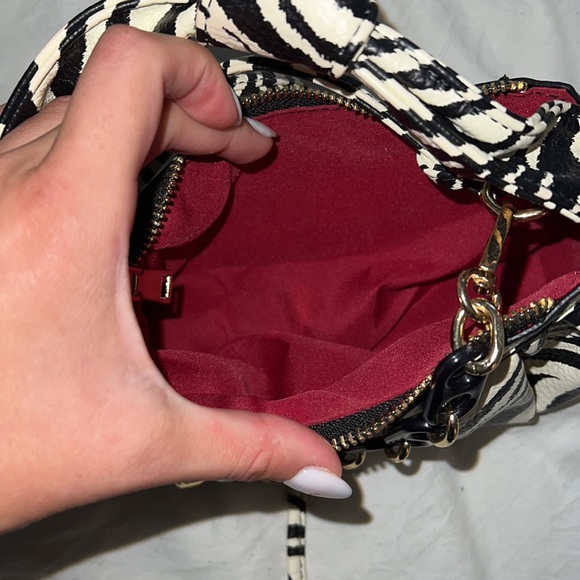 Mini Zebra Purse - Picture 4 of 4